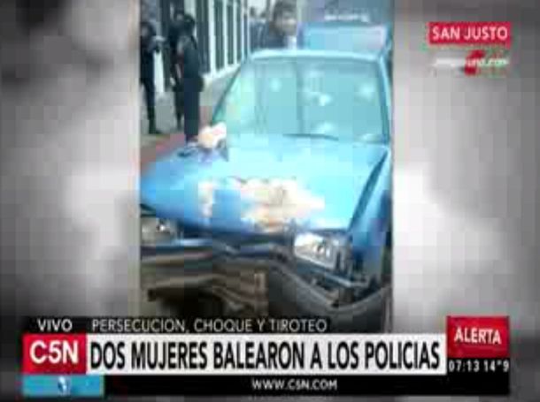 Cuatro policías heridos en violenta persecución y tiroteo: hay dos jóvenes detenidas