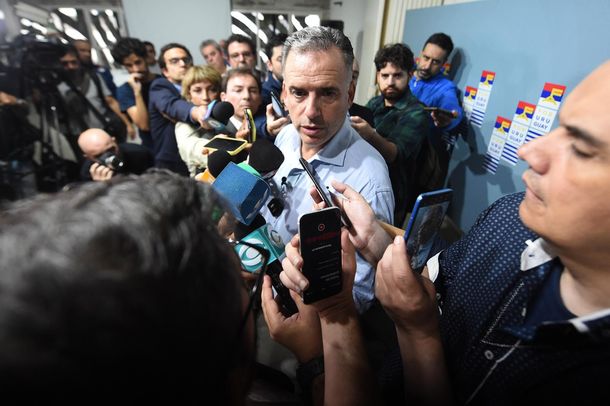 El precandidato del FA