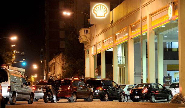 Empezó el paro de Moyano: los camiones ya no cargan combustibles