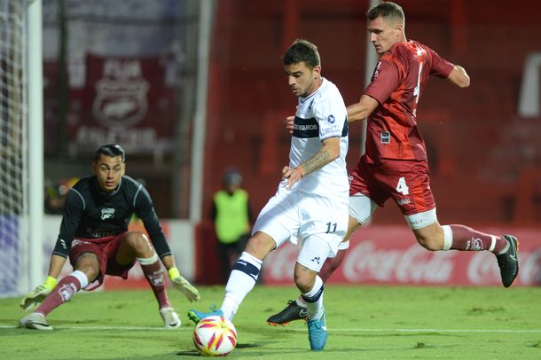Copa Argentina: el papá de un jugador de Defensores de Villa Ramallo murió durante el partido ante Gimnasia