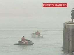 en medio de la niebla, la ballena logro salir del dique de puerto madero en medio de la niebla, la ballena logro salir del dique de puerto madero
