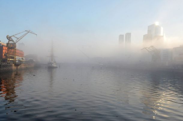En 2 minutos, mirá cómo pasó la intensa niebla por la Ciudad