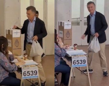Video: Mauricio Macri protagonizó un insólito hecho con una bolsa de facturas