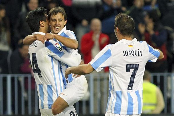 Málaga goleó a Granada gracias a Saviola y Buonanotte