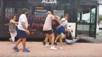 Violento ataque al conductor de un colectivo en España Violento ataque al conductor de un colectivo en España