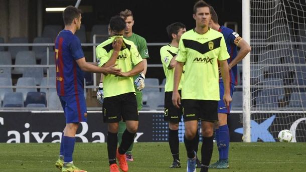La decepción de los jugadores del Eldense ante la goleada por 12 a 0