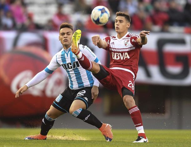 Martínez aprovechó la carambola tras el despeje de Martínez Quarta