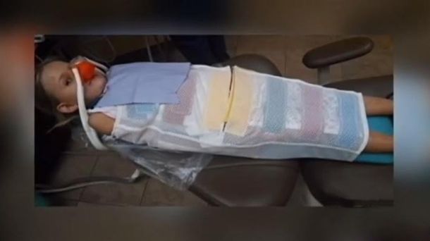 Polémica en EEUU por un dentista que amortajó a una paciente de cinco años