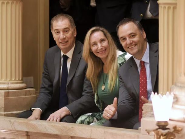 La primera plana del Gobierno salió a deslomarse para bancar a Manuel Adorni por su viaje a Nueva York