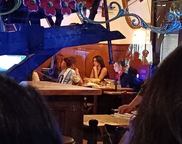 Dua Lipa en Palermo: cenó en un clásico porteño tras el clásico y cautivó a todos