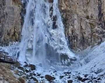 Impresionante: la ola de frío polar que azota al país congeló una cascada