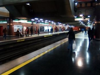 Investigan un supuesto centro de tortura en una estación de subte de Santiago de Chile