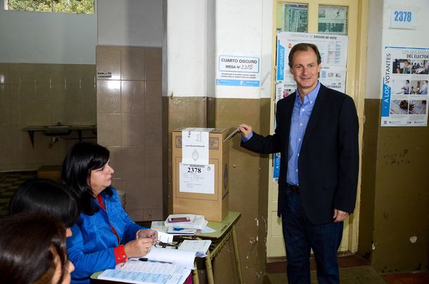 El gobernador electo de Entre Ríos vaticina que Scioli ganará el balotaje