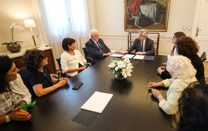 Ginés González García presentó el protocolo para la interrupción legal del embarazo