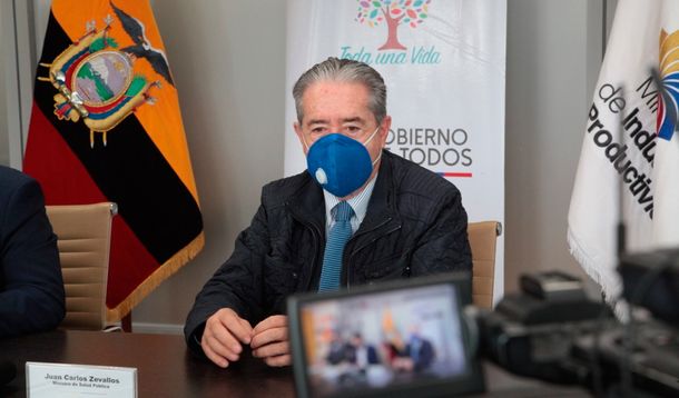 Renunció el ministro de Salud de Ecuador Juan Carlos Zevallos en medio de un escándalo por la vacunación