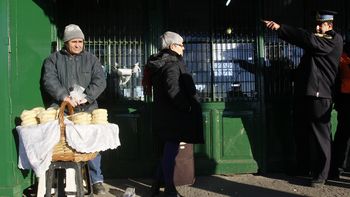 tras cinco horas de paro, los ferroviarios levantaron la medida tras cinco horas de paro, los ferroviarios levantaron la medida
