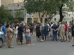 Un nene pelea por su vida tras recibir un tiro en la cabeza por dos motochorros durante un robo en Flores. Un nene pelea por su vida tras recibir un tiro en la cabeza por dos motochorros durante un robo en Flores.