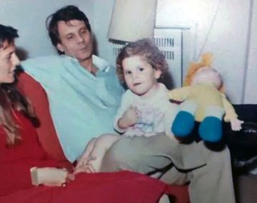 Mercedes Mendoza de chiquita, junto a sus padres