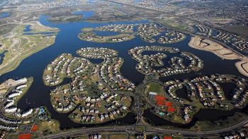 allanan el barrio nordelta por una cueva de dolares allanan el barrio nordelta por una cueva de dolares