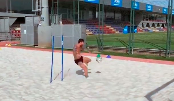 El duro entrenamiento de Messi en la arena para recuperarse de su lesión