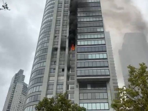 Incendio en una torre de lujo en Puerto Madero: 100 personas fueron evacuadas