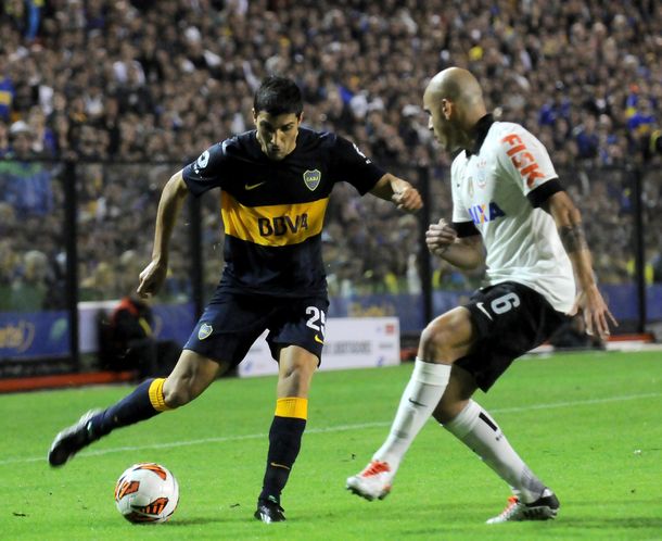 Boca aprobó el examen y sacó ventaja ante Corinthians