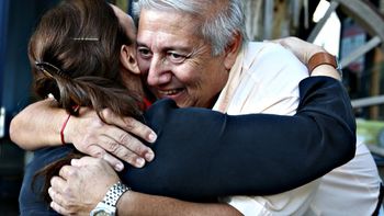 papelon: michetti homenajeo a un veterano de guerra que no estuvo en malvinas papelon: michetti homenajeo a un veterano de guerra que no estuvo en malvinas