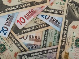 Los ciudadanos argentinos consultan frecuentemente a bancos uruguayos sobre la posibilidad de abrir una cuenta bancaria. Los ciudadanos argentinos consultan frecuentemente a bancos uruguayos sobre la posibilidad de abrir una cuenta bancaria.