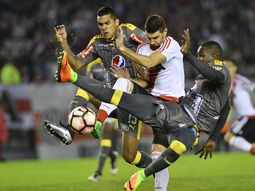 El delantero desperdició un penal a los tres minutos de juego El delantero desperdició un penal a los tres minutos de juego