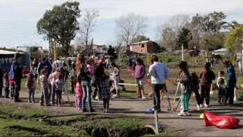 a un ano de las inundaciones continua el trabajo en los barrios afectados de la plata a un ano de las inundaciones continua el trabajo en los barrios afectados de la plata