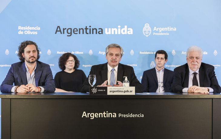 Santiago Cafiero, Carla Vizzotti, Alberto Fern&aacute;ndez, Wado de Pedro y Gin&eacute;s Gonz&aacute;lez Garc&iacute;a