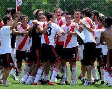 River evalúa echar a un juvenil por festejar un gol de Boca