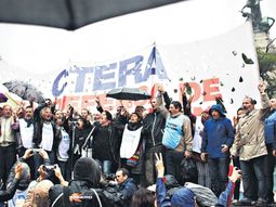 Contra la reforma: docentes lanzan paro y la CGT se reúne de urgencia