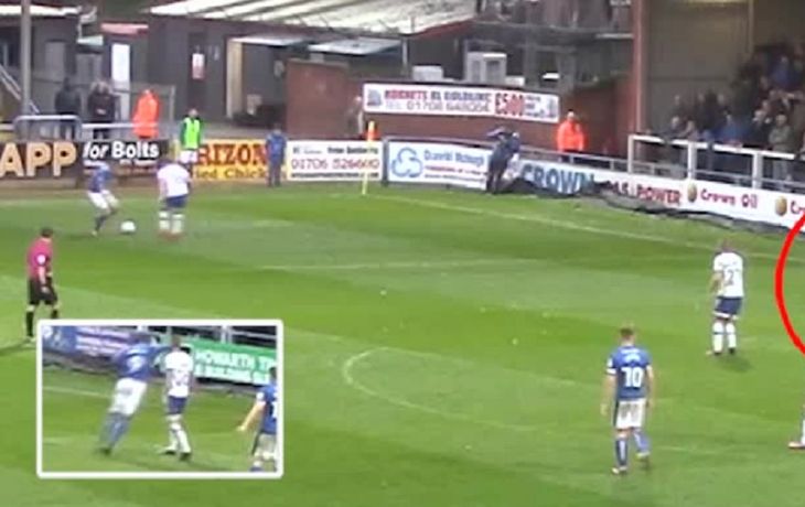 El insólito golpe de Calvin Andrew en la tercera división de Inglaterra