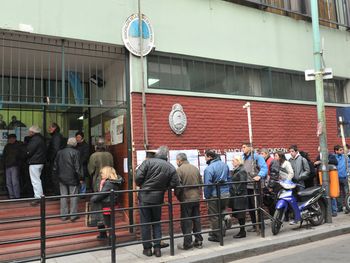 En forma puntual, arrancaron los comicios en todo el país