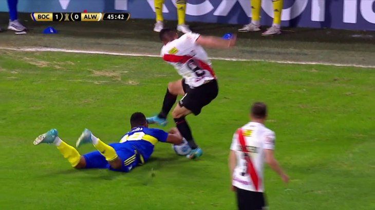 VIDEO: La brutal patada en la cabeza que recibió Fabra