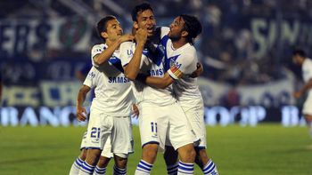 velez derroto a tigre sobre el final y sigue prendido arriba velez derroto a tigre sobre el final y sigue prendido arriba