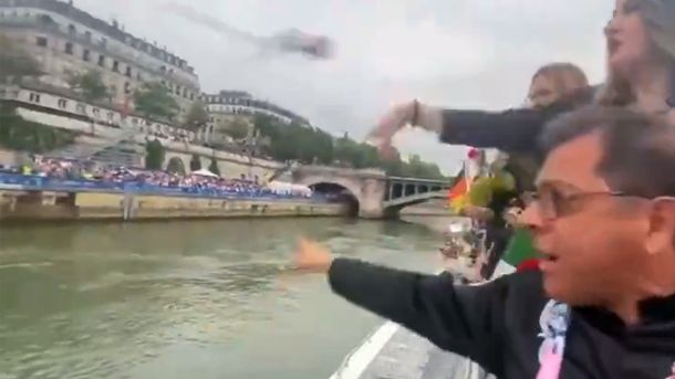 Juegos Olímpicos de París 2024: ¿por qué la delegación de Argelia arrojó rosas rojas al Sena?