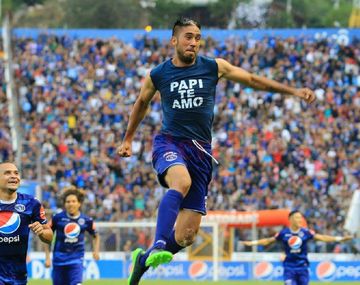Santiago Vergara celebrando uno de sus goles en Honduras