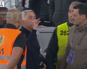 Mourinho la picó en el clásico y provocó a Lucho González tras ver la roja
