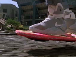 Lanzarán una patineta voladora similar a la mítica de Volver al futuro
