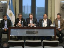 Conferencia de prensa Gobierno sobre Bono fin de año Conferencia de prensa Gobierno sobre Bono fin de año