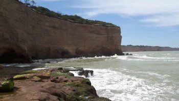 tragedia en mar del plata: una periodista murio tras caer desde un acantilado tragedia en mar del plata: una periodista murio tras caer desde un acantilado
