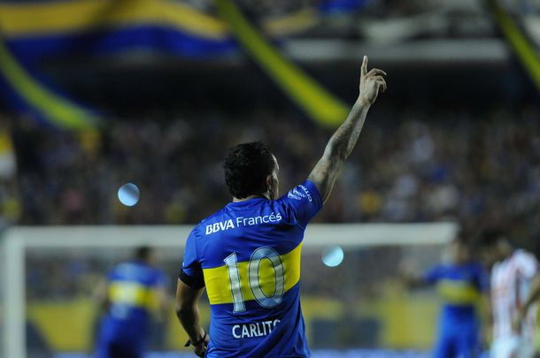 Tevez fue capitán, le dio el triunfo a Boca y lució una cinta especial