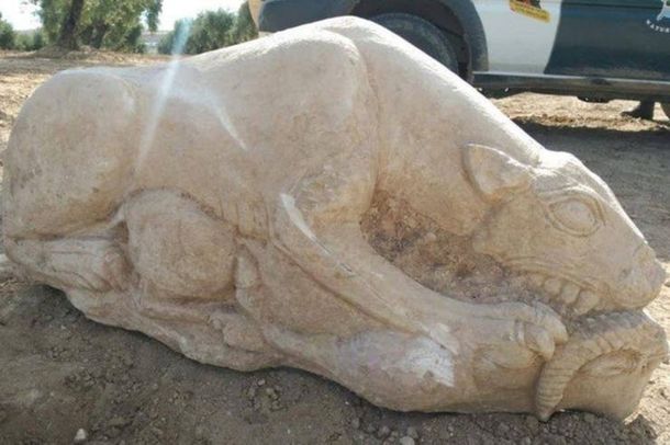 España: un hombre labraba su campo y halló una estatua de 2500 años de antigüedad