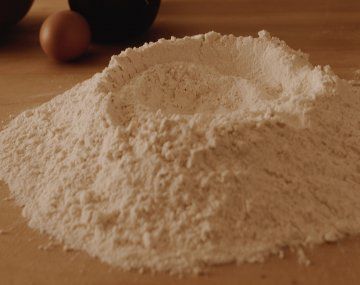 Los trucos caseros para limpiar tu casa con harina que no conocías