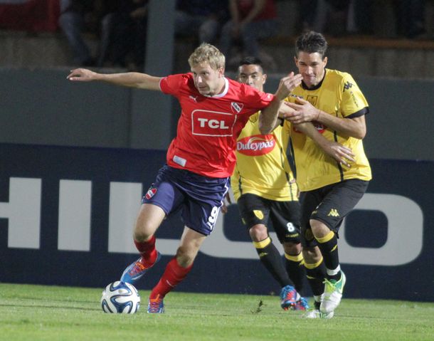 Independiente goléo en su debut en San Luis