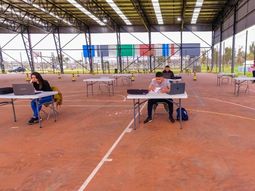 La Provincia trabaja en el regreso a las aulas de chicos del último año de Primaria y Secundaria