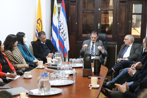 Desde Cabildo Abierto advirtieron que van a juntar firmas para impulsar un plebiscito por la reestructuración de deudas.
