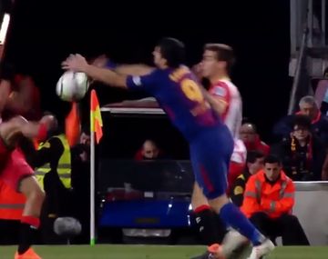Las insólitas maniobras de Suárez para recibir la quinta amarilla